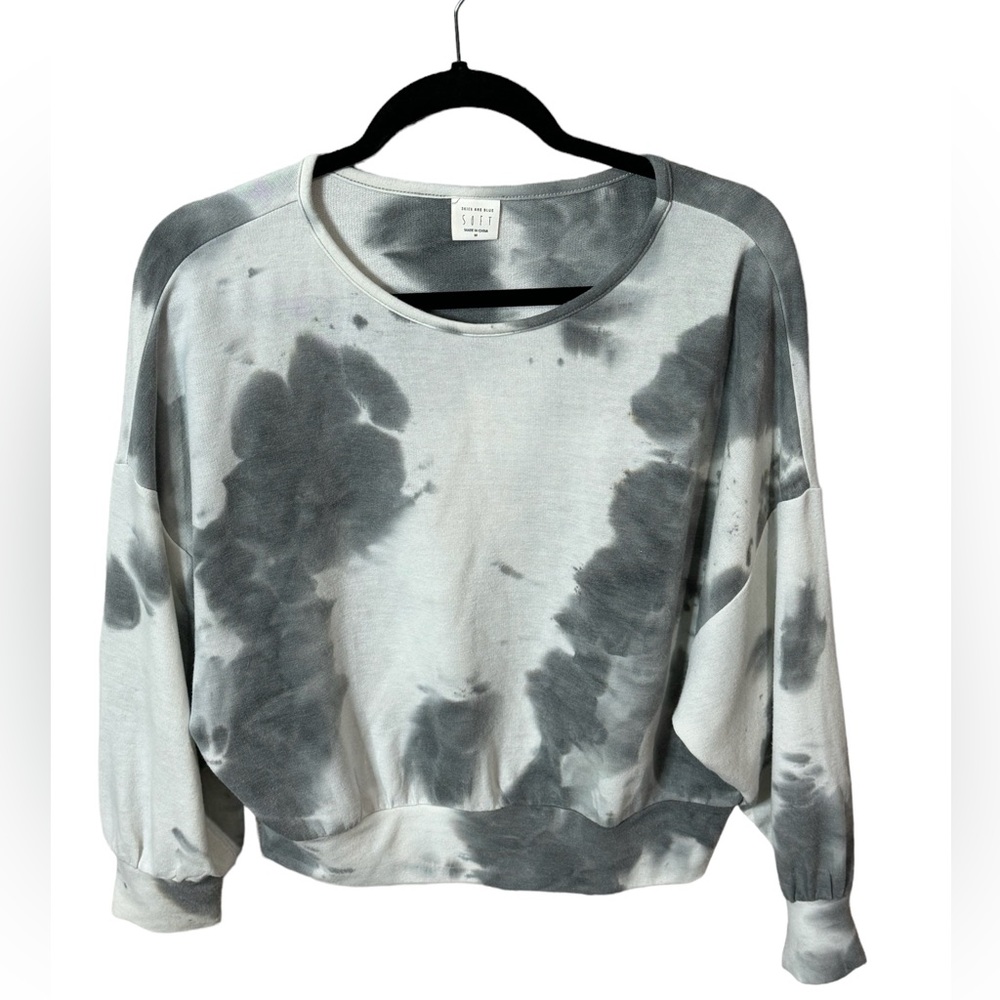 Skies are Blue Soft White & Gray Tie Dye Oversized Crop Sweatshirt Size Medium